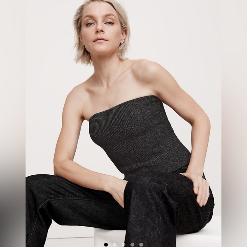 NWOT Banana Republic Scupted Rib Strapless Black & Silver Top Size Small.